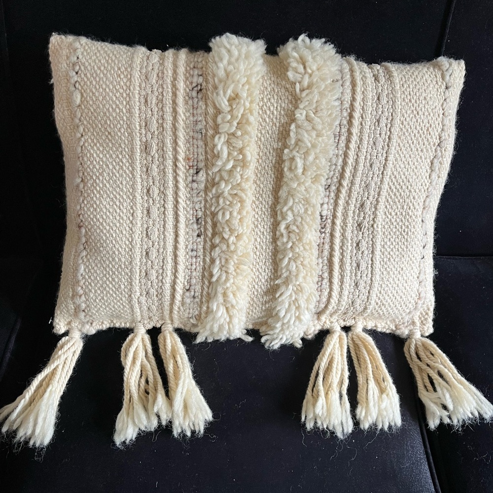 Textured Decorative Pillow 23”x16” Fibers natural cream & Tassels *Wool Blend